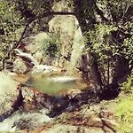 La Casa De Abajo