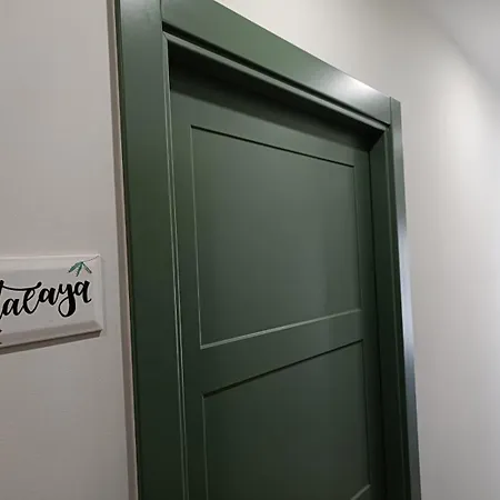 La Casa De Abajo *
